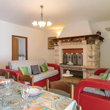 Holiday - Holiday With A Fireplace 225 *